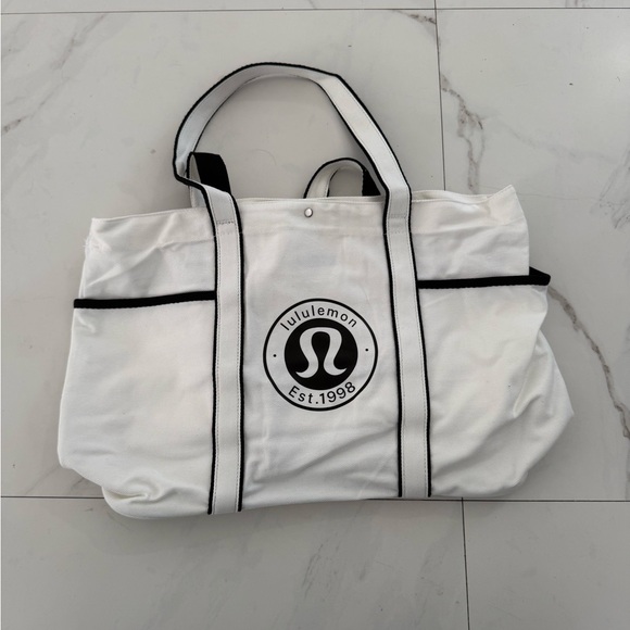 lululemon athletica Handbags - Lululemon Tote Bag 20L